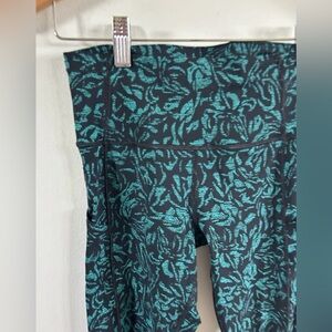 lululemon athletica Black and Green Patterned Leggings 6